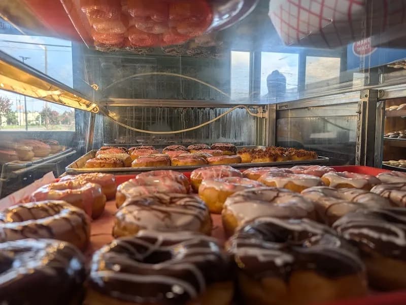 View of Gerald's Donuts & Burgers in Arabi, LA