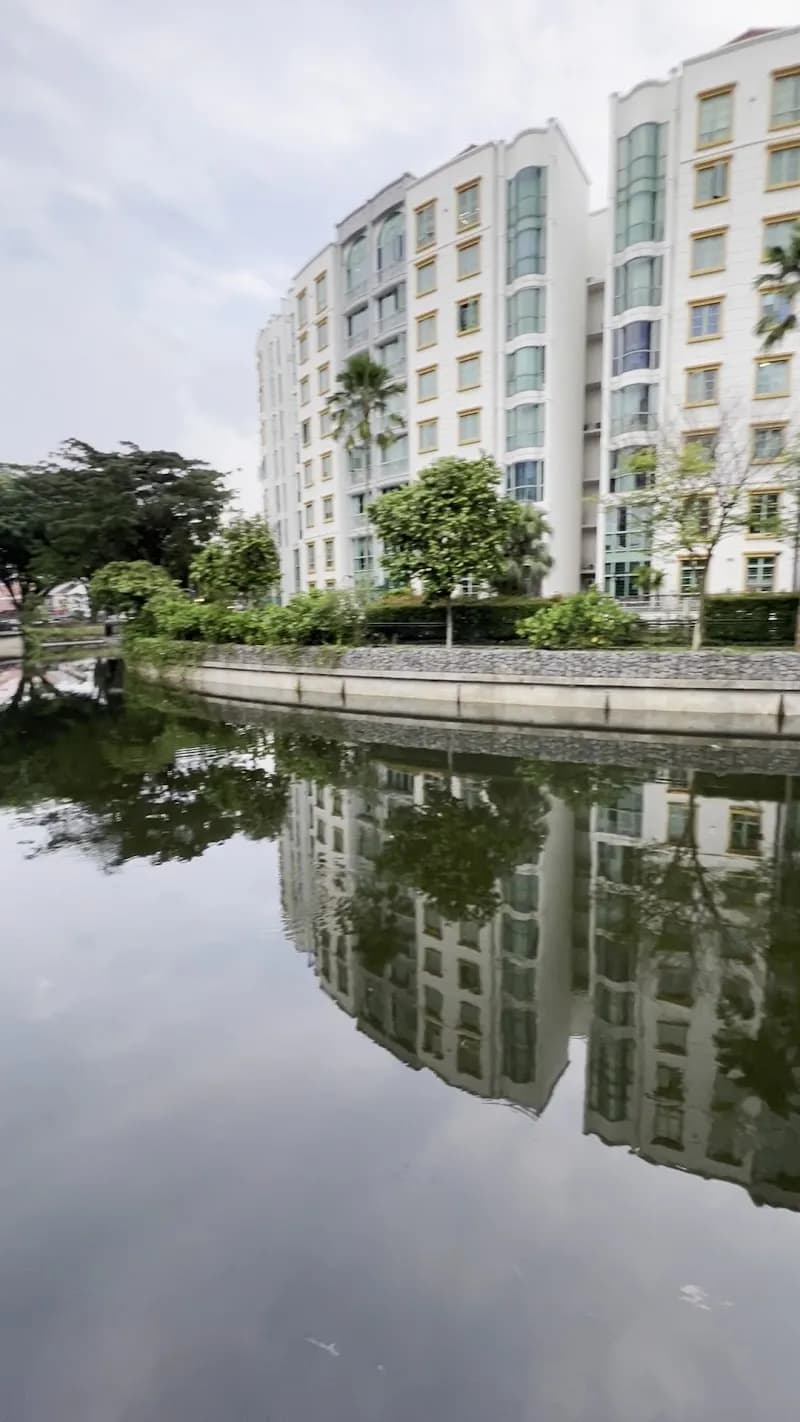 View of Geylang River Park in Geylang, SG