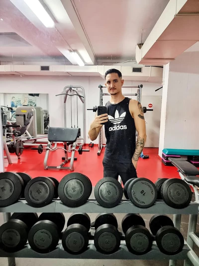 View of Gimnàs i Piscina Climatitzada Municipal "La Cochera" in Torrent, V