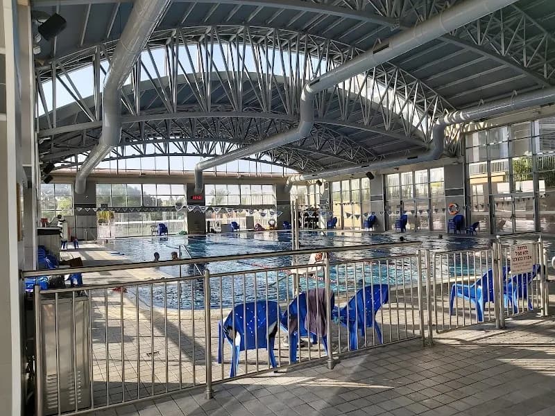 Giv'atayim Country Club swimming pool in Givatayim, TA