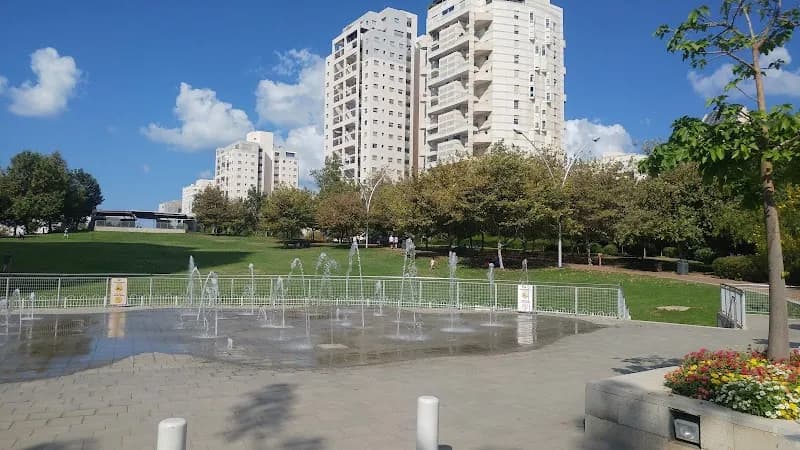 View of Giv'atayim Park in Givatayim, TA