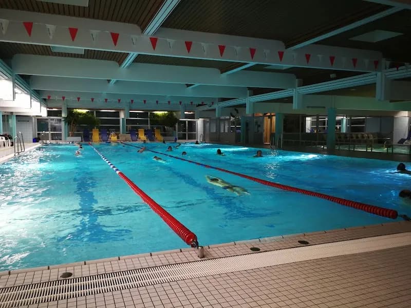 Großfeldsiedlungsbad swimming pool in Leopoldau, VIE