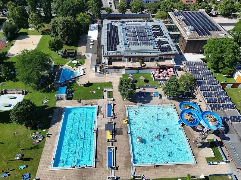 View of Großfeldsiedlungsbad in Leopoldau, VIE