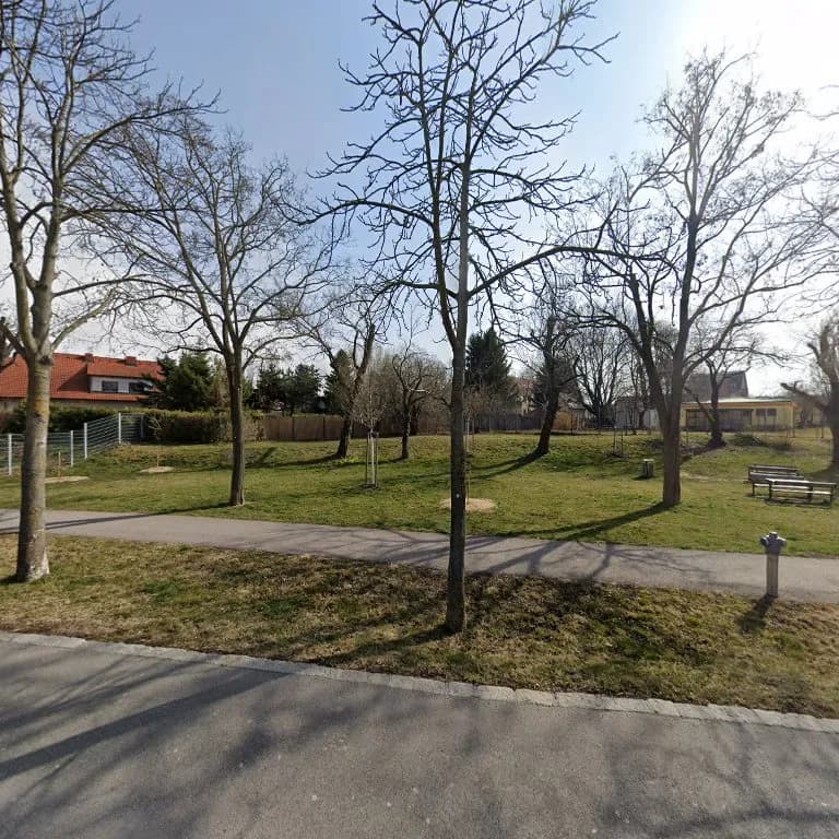 Grosse Pötzleinsdorfer Allee Green Space park in Strebersdorf, VIE