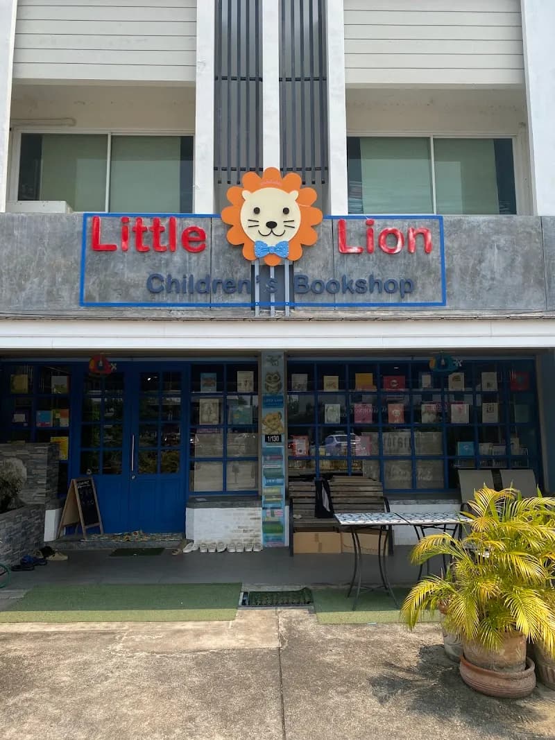 Hang Dong Library and Children's Corner library in Hang Dong, CM