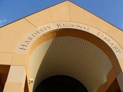 Hardesty Regional Library library in Midtown, OK
