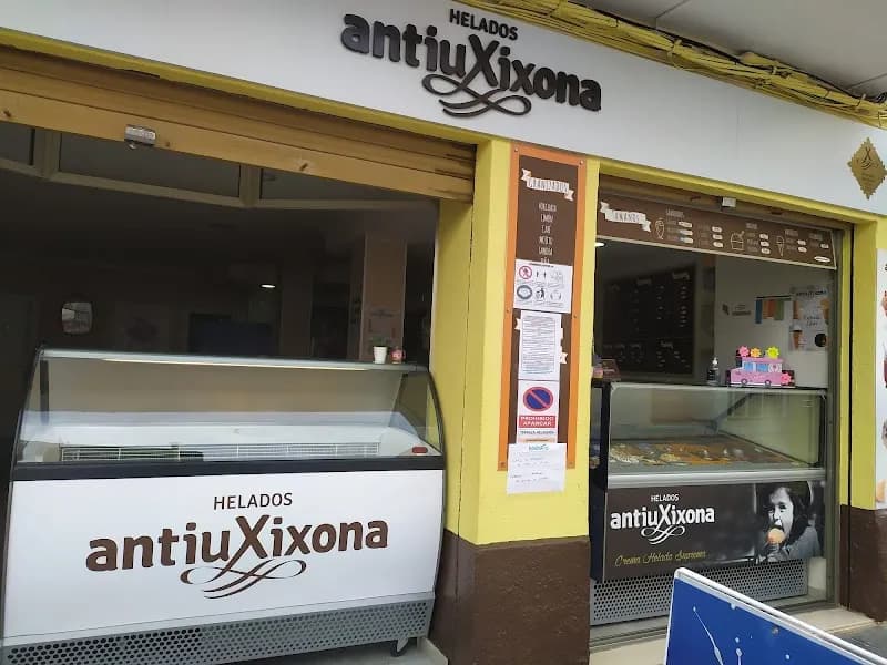 Heladería Artesanal Chiva ice cream in Chiva, V