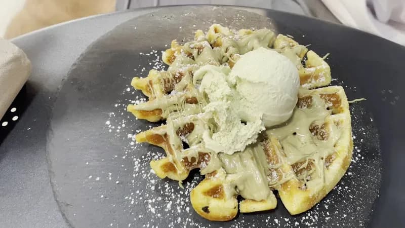 View of Heladería Dolce Vita in Boadilla del Monte, Madrid