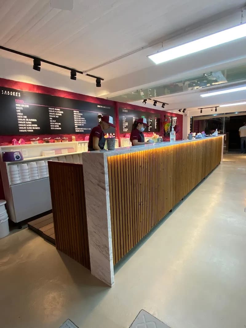 Heladería El Marinero ice cream in Maldonado, MA