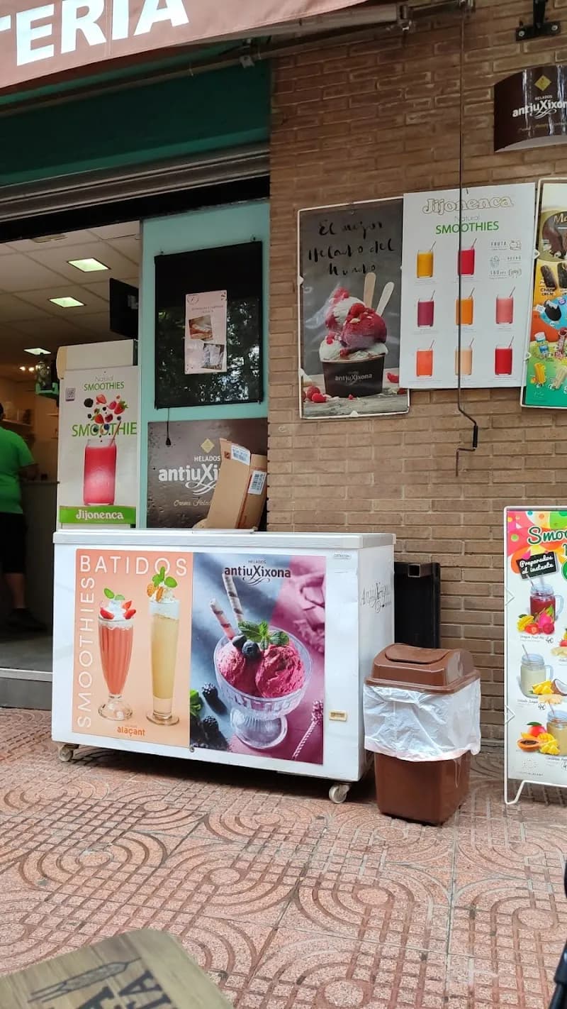 View of Heladería El Paseo in Requena, V