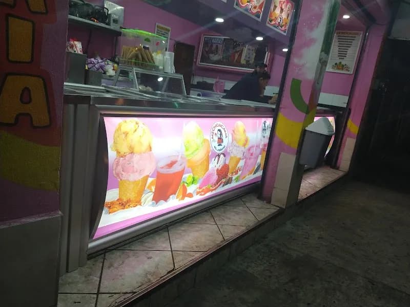 View of Heladería La Michoacana in Tláhuac, CDMX