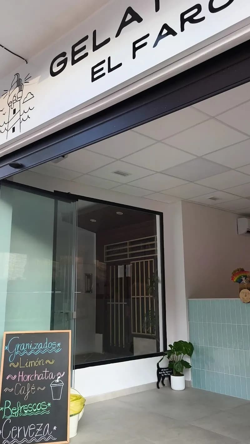 View of Heladería Marina in Cullera, V