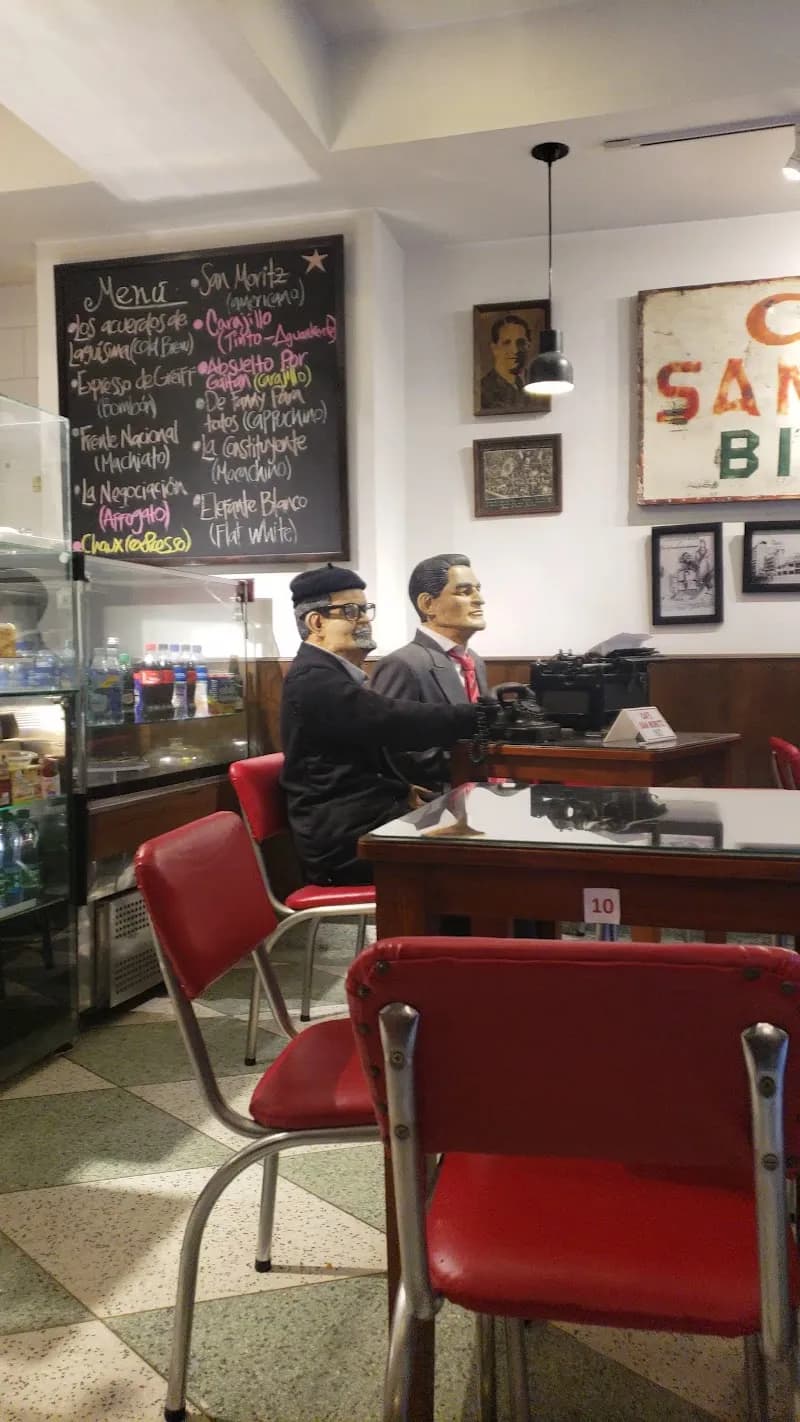 View of Heladería San Moritz in Teusaquillo, CD