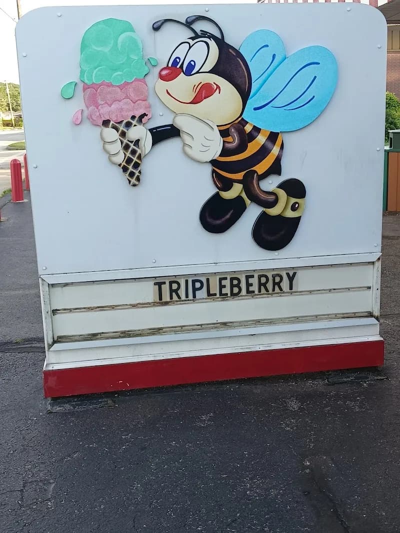 View of Honey Hut Ice Cream in Parma, OH