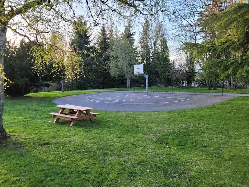 View of Horizon View Park in Lake Forest Park, WA