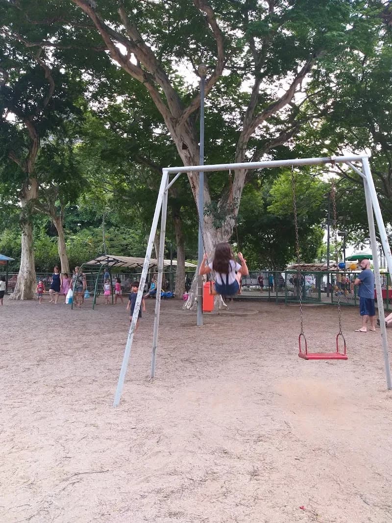 Horta Comunitária do Grajaú garden in Ramos, RJ