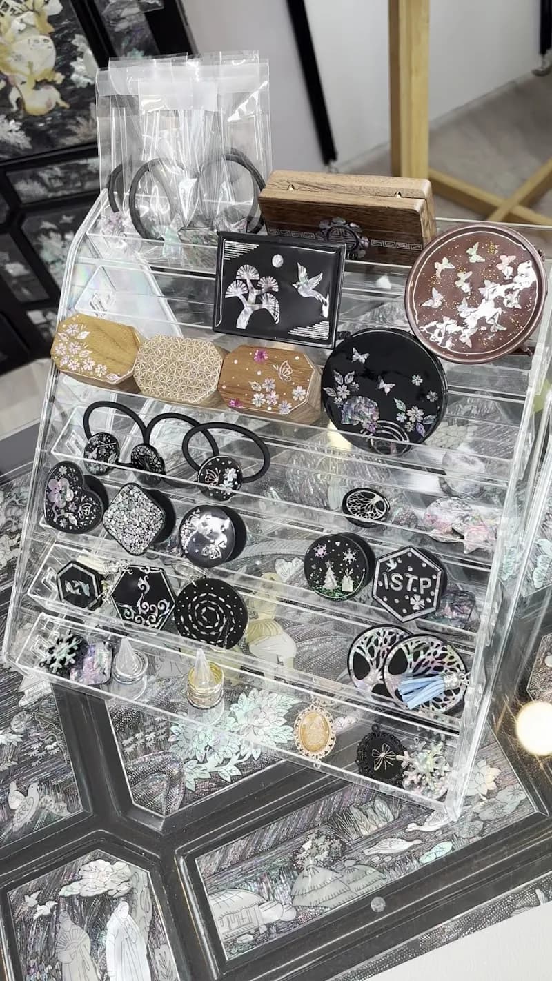 View of 휘호크래프트 Hwiho Korean Craft Class in Ichon, SE