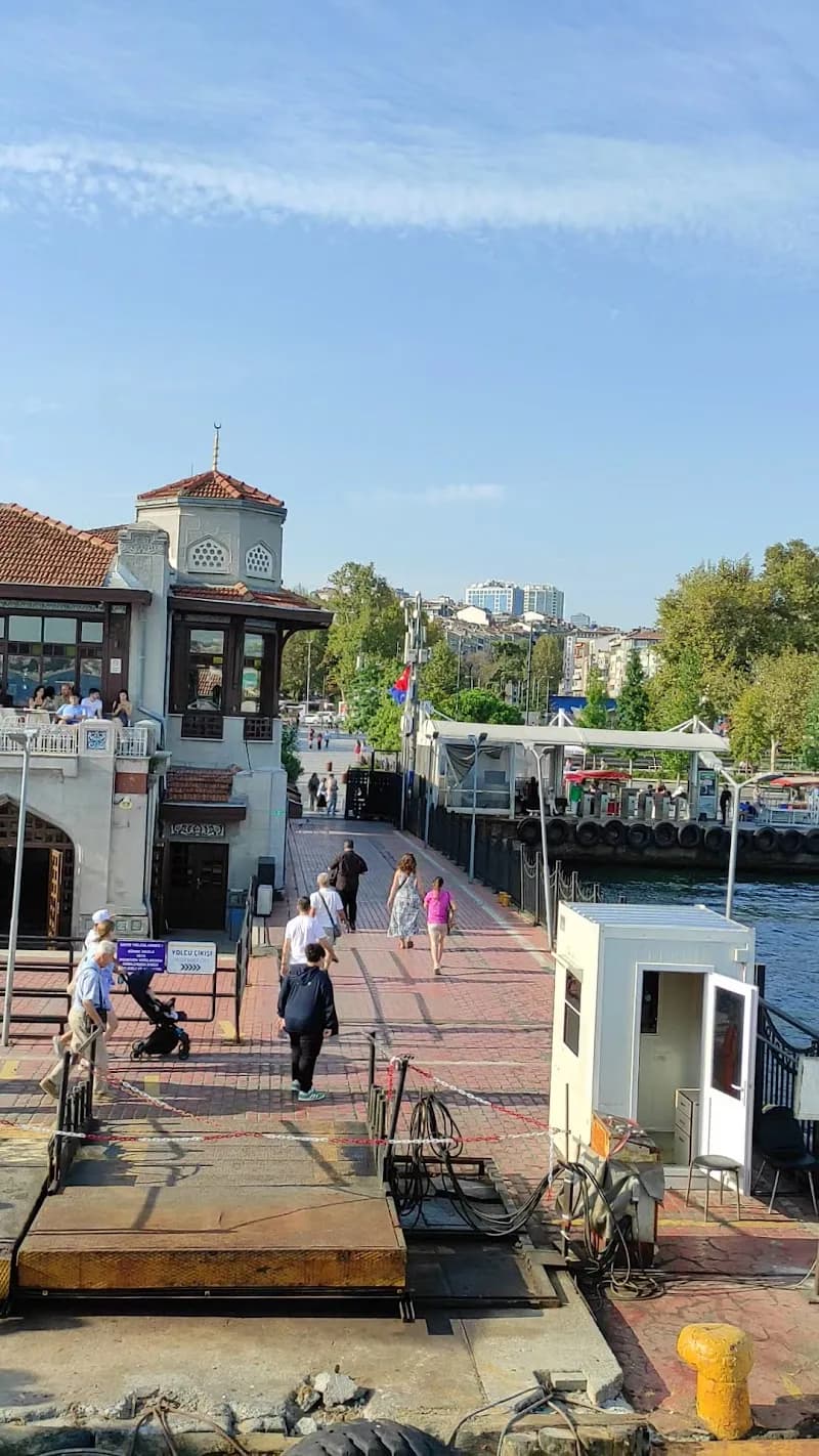 View of İBB Beşiktaş İskele Kütüphanesi in Beşiktaş, Istanbul