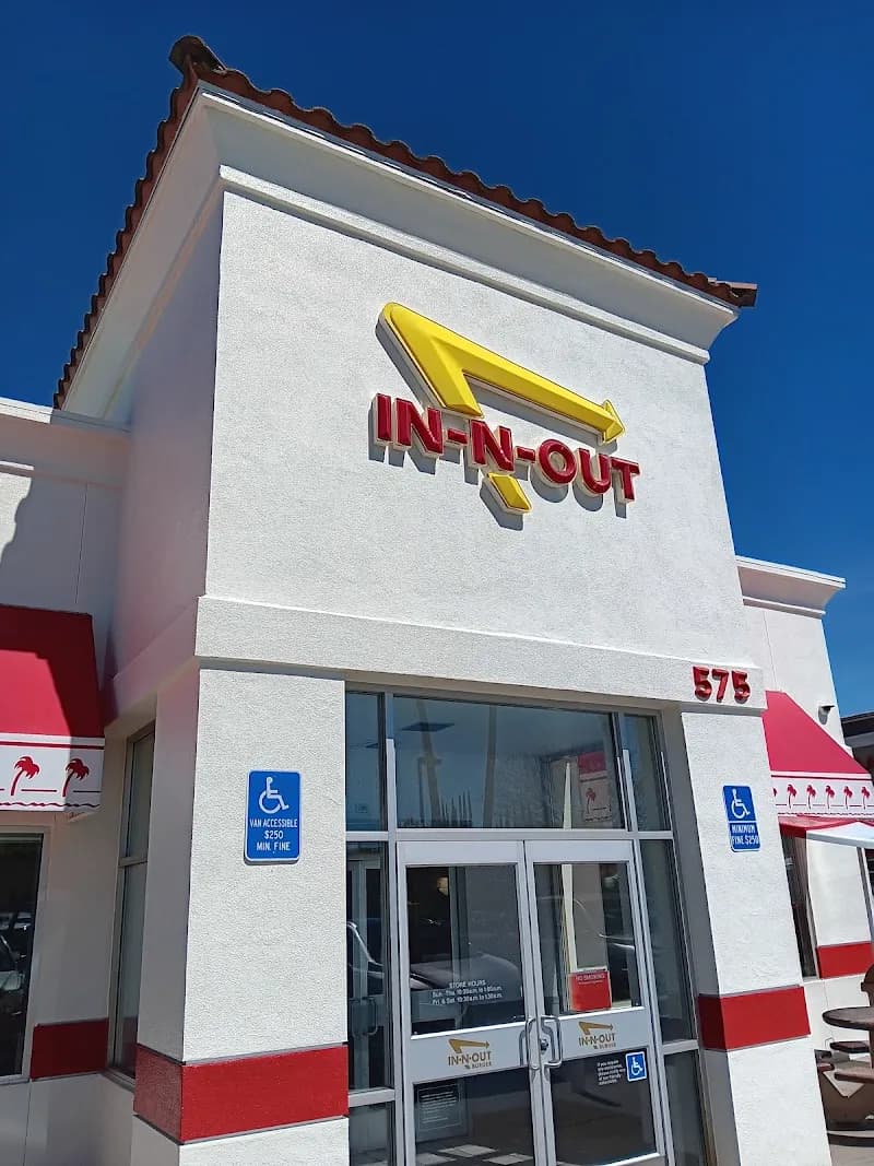 In-N-Out Burger Fast Food in Mountain House, CA
