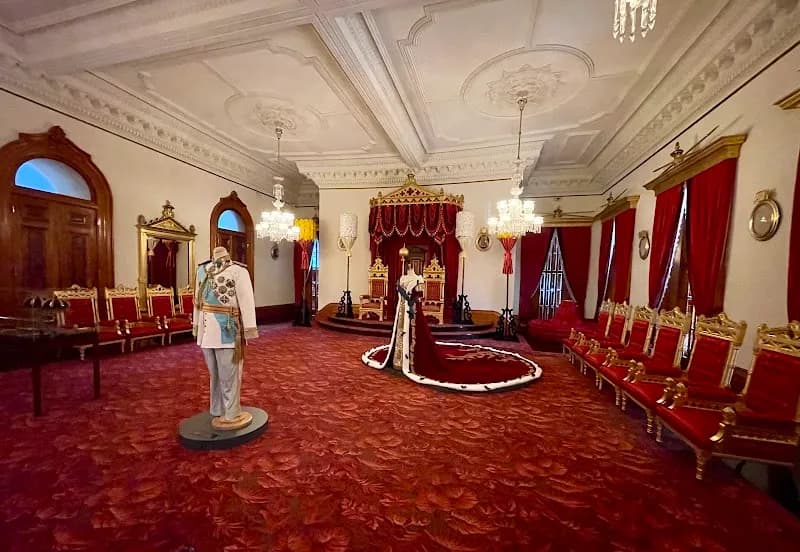 View of Iolani Palace in Honolulu, HI