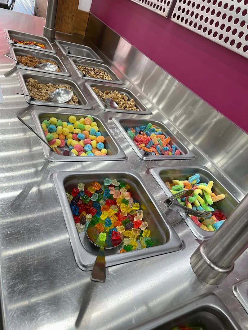 View of Jackies Frozurt in Glenview, IL