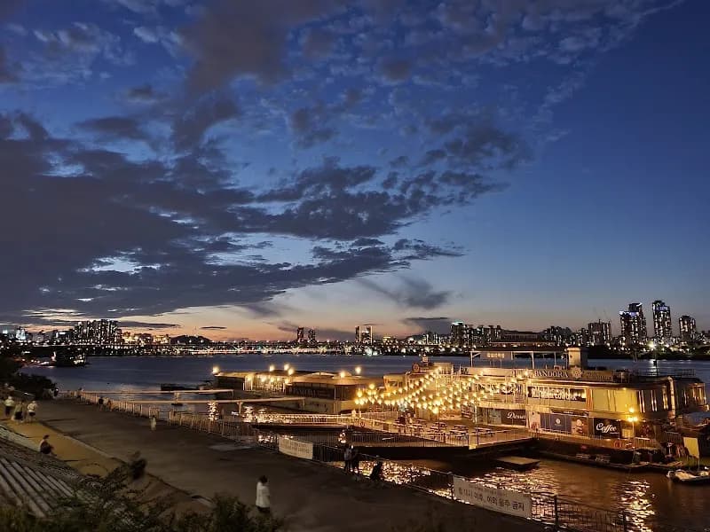 View of Jamsil Hangang Park in Songpa, SE