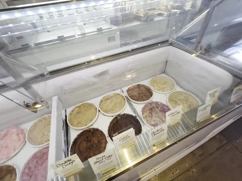 View of Jeni's Splendid Ice Creams in Buckhead, GA