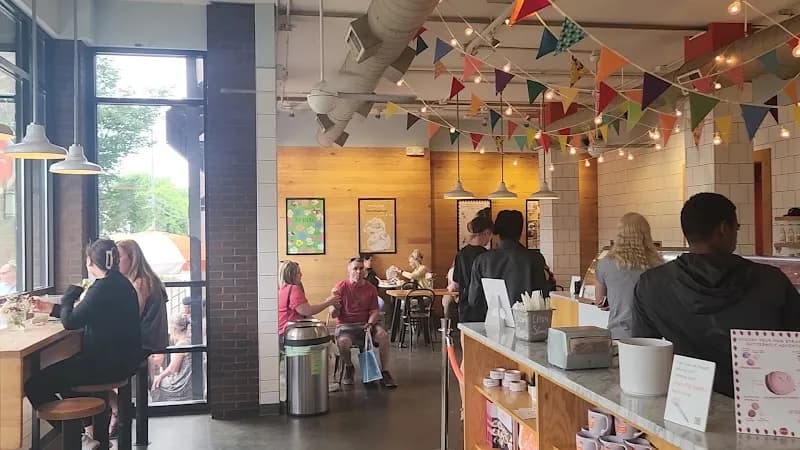 View of Jeni's Splendid Ice Creams in Green Hills, TN