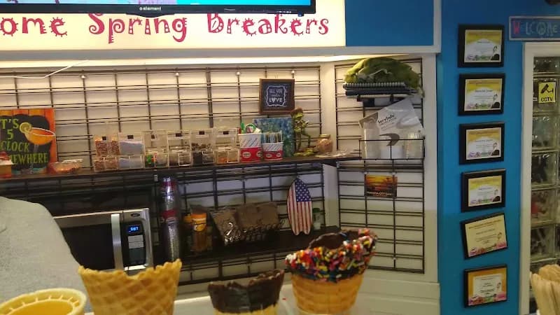 View of Jeremiah's Ice Cream in Panama City Beach, FL