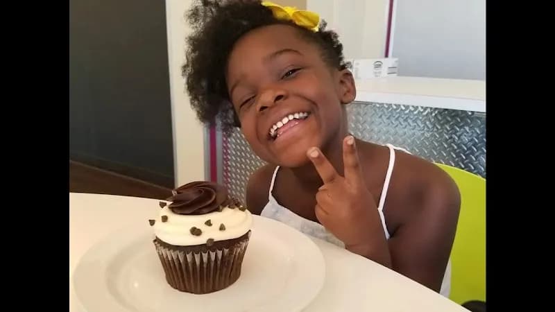 View of Jilly's Cupcake Bar & Café in Ladue, MO