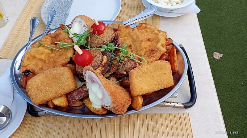 View of Kék Duna Étterem in Halásztelek, Budapest