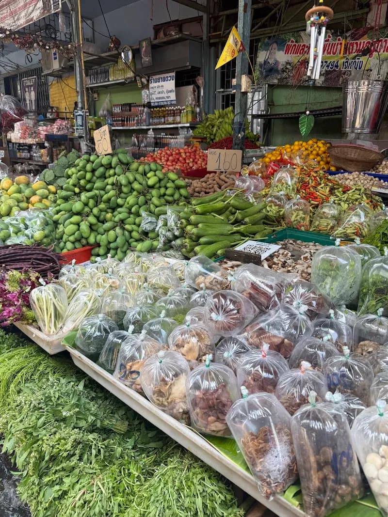 View of Khlong Toei Market in Samut Prakan, BKK