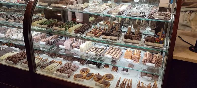 View of Kilwins in Wheaton, IL