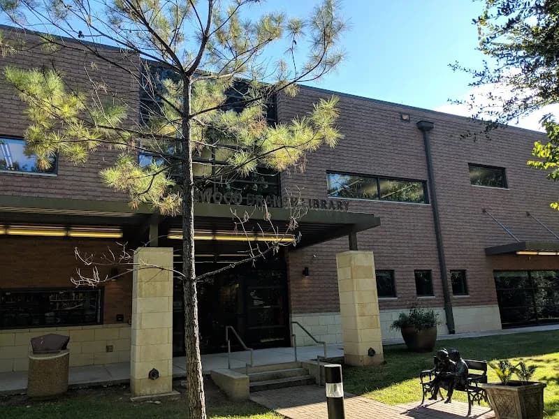 View of Kingwood Branch Library in Kingwood, TX