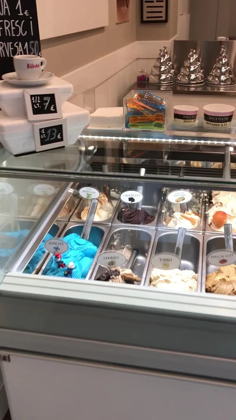 View of La Gelateria del Bosco in Manresa, CT