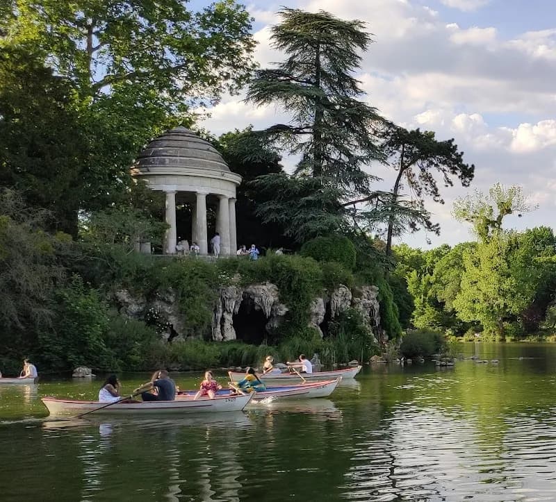 Lac Daumesnil lake in Vincennes, IDF