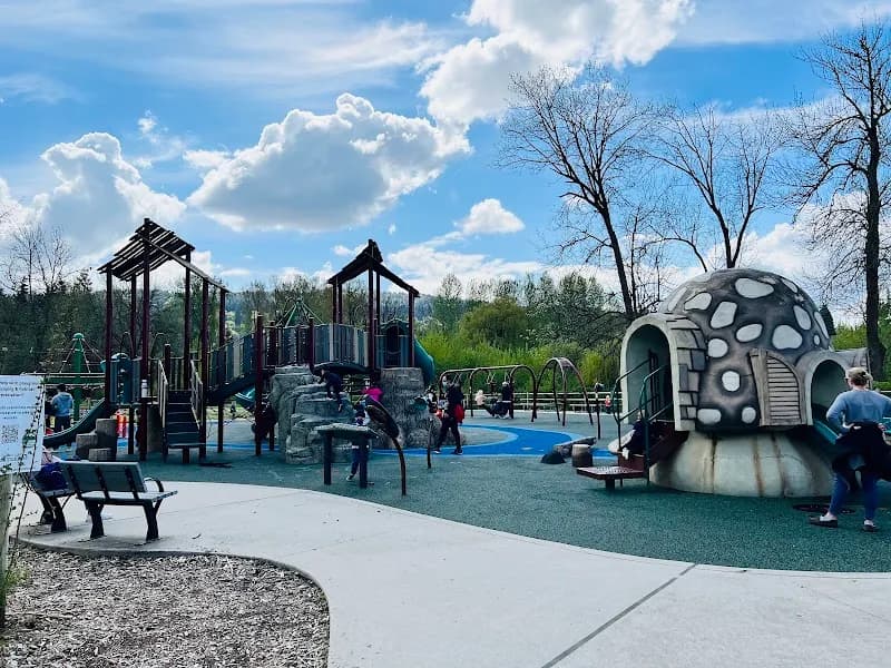 View of Lake Sammamish State Park in Issaquah, WA