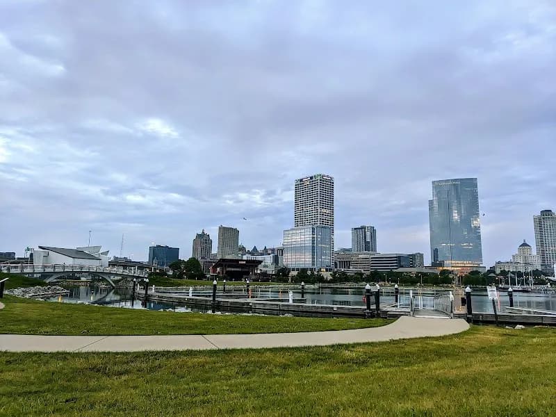 View of Lakeshore State Park in Milwaukee, WI