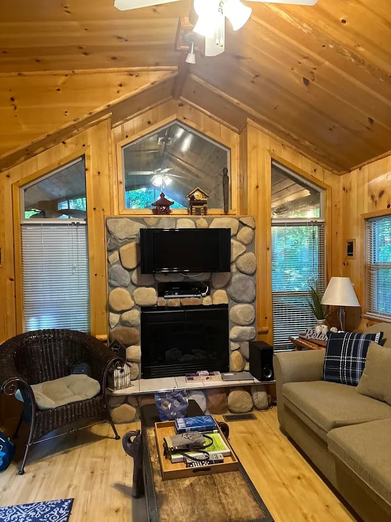 Lakeside Cabins Resort resort hotel in Beulah, MI