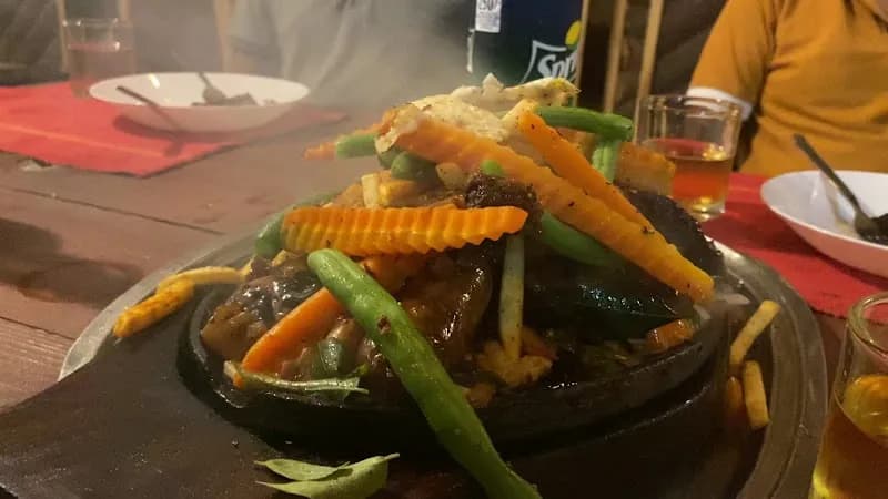 View of Lakeside Family Cafe & Ice Cream Shop in Piliyandala, WP