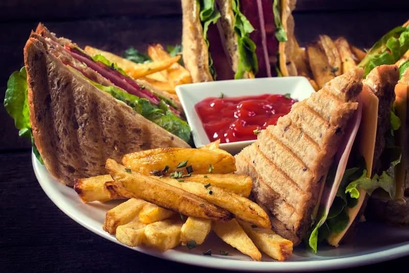 View of Lakeside Family Cafe & Ice Cream Shop in Piliyandala, WP