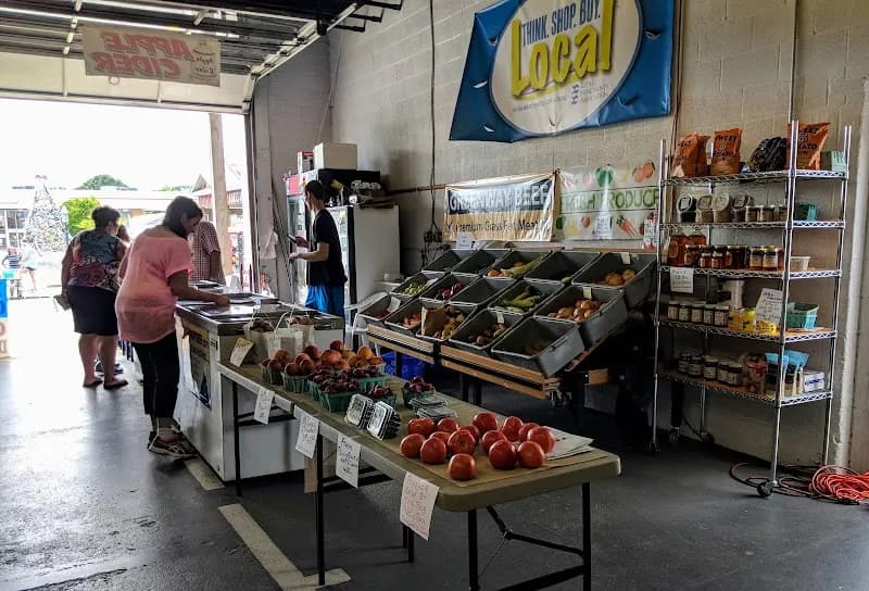 View of Lakeside Farmers' Market in Lakeside, VA
