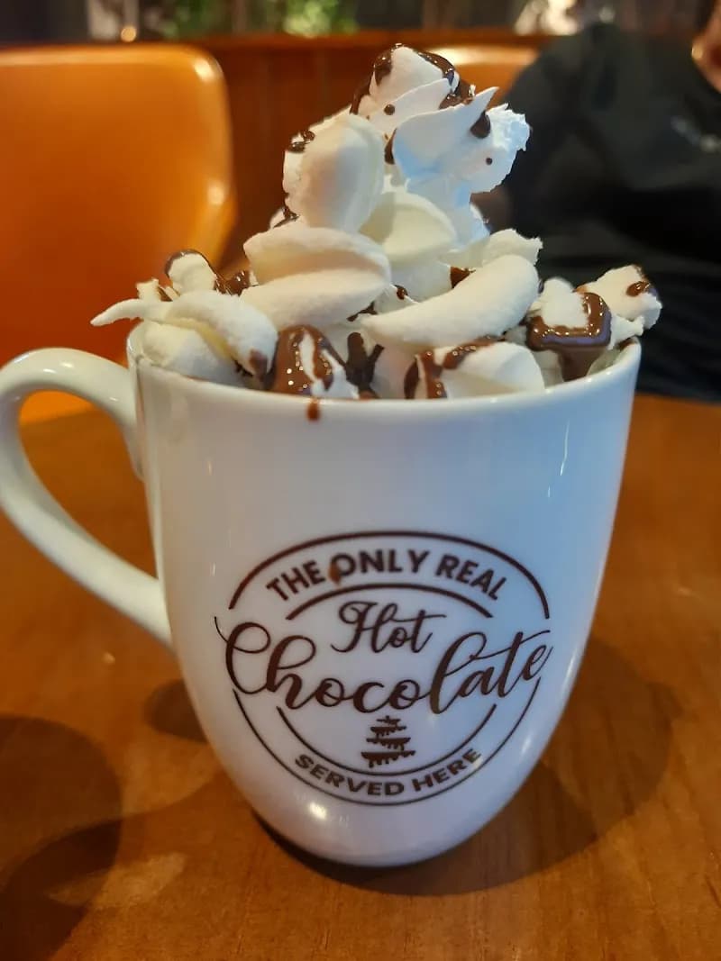 View of Laksha Ice Cream & Confectionery in Mount Lavinia, WP