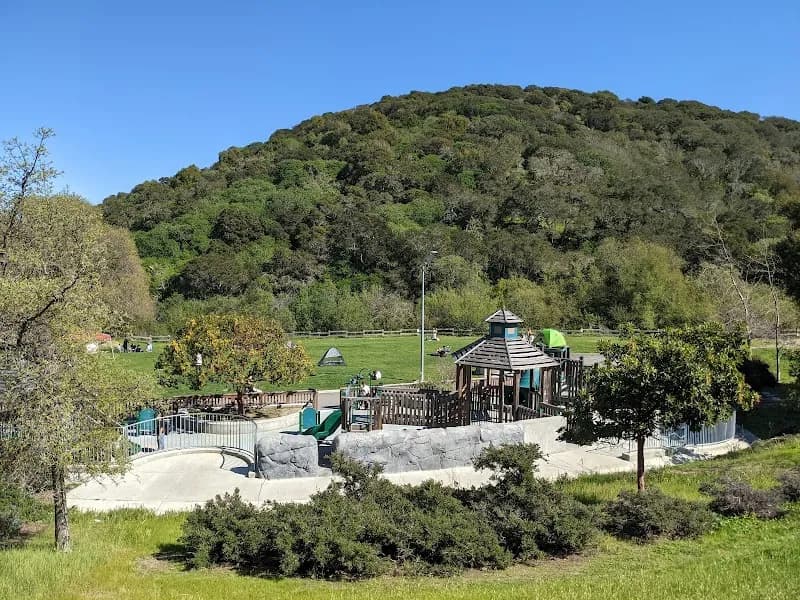 View of Laurelwood Park in San Mateo, CA