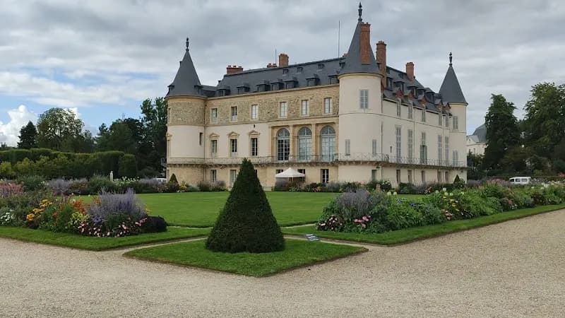 View of Le Bar du Château in Rambouillet, IDF