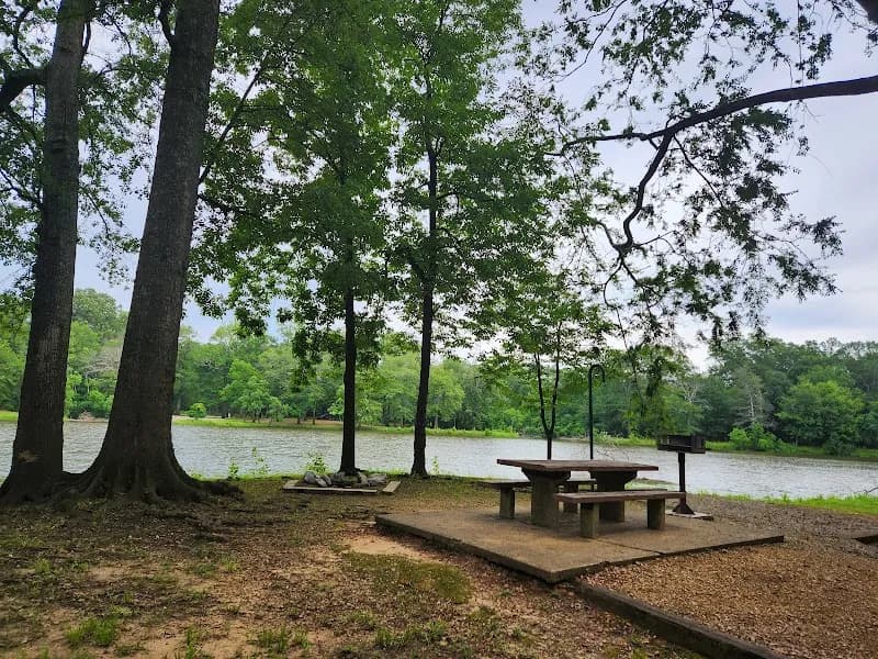 LeFleur's Bluff State Park Mayes Lake state park in Jackson, MS