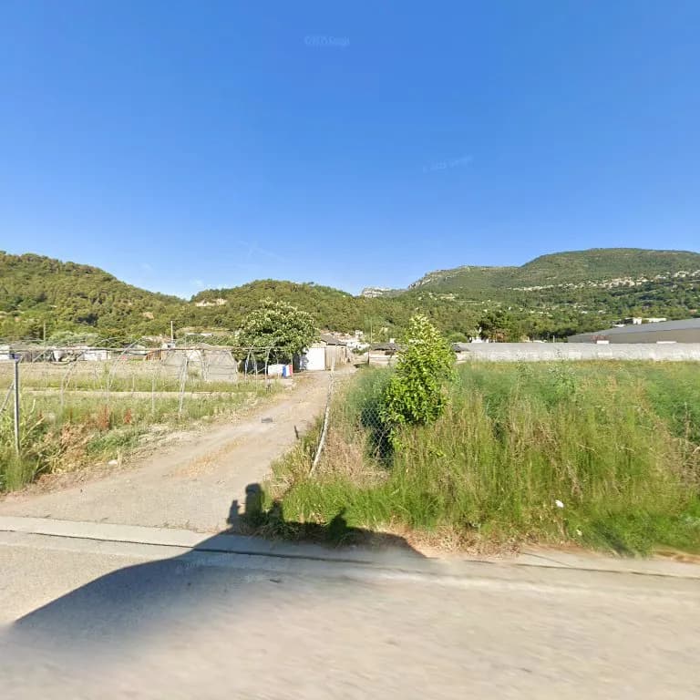 Local Farmers Market (Marché Paysan) attraction in Saint-Jeannet, PACA