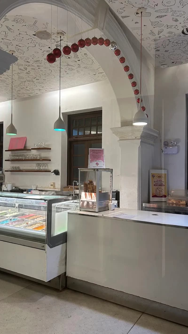 View of Local Ice Cream & Dessert Cafes (Colombo 3 area) in Colombo 3, WP