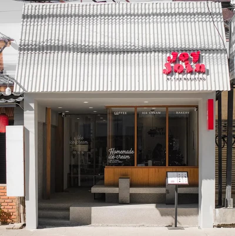 Local Ice Cream Vendors (Ton Payom) ice cream in Ton Payom, CM