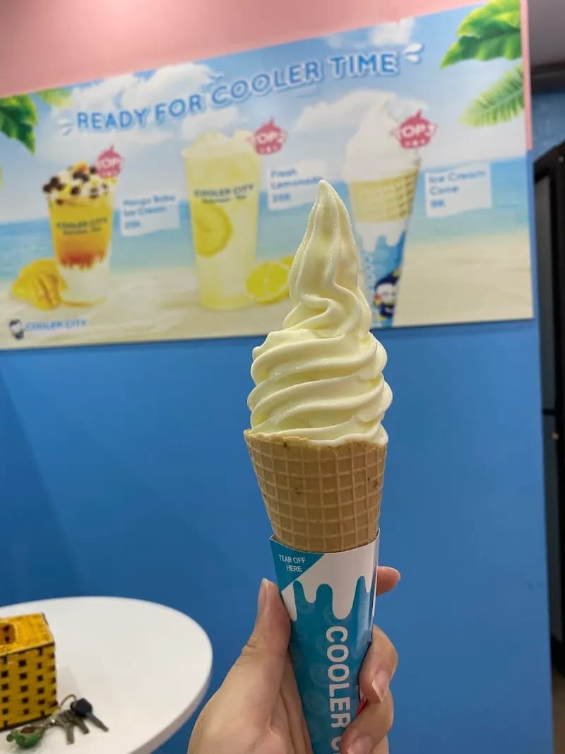 View of Local Sóc Sơn Ice Cream and Beverage Shops in Sóc Sơn, HN